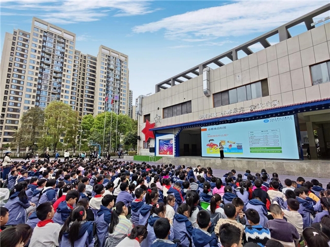 川北医学院附属医院唱响党建业务融合发展“三部曲”(图3) 川北医学院附属医院唱响党建业务融合发展“三部曲”(图3)