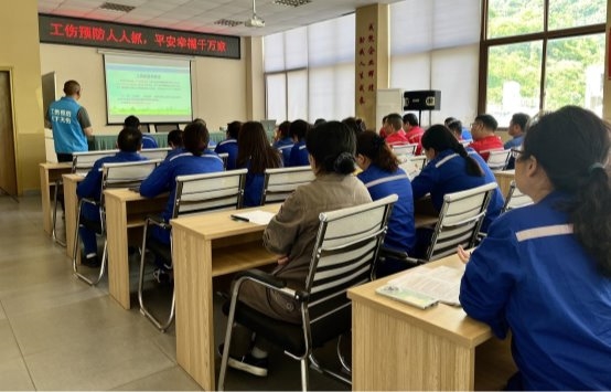 工伤预防进企业：理县茂县一线职工迎来“沉浸式”工伤预防课堂(图1)