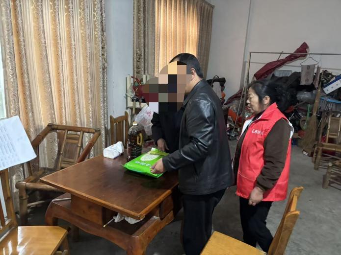 重阳齐上门 邻里一家亲——花碑社区开展邻里和事佬联盟重阳走访活动(图2) 重阳齐上门 邻里一家亲——花碑社区开展邻里和事佬联盟重阳走访活动(图2)