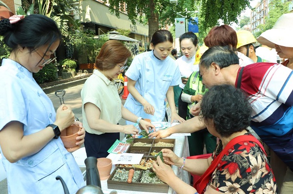 浓情端午践文明 联盟助老暖人心|紫薇社区公益市集暖心(图8) 浓情端午践文明 联盟助老暖人心|紫薇社区公益市集暖心(图8)