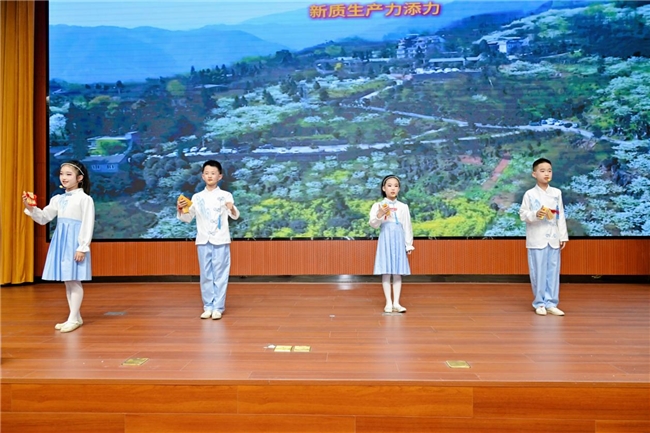 “奋进‘十五五’ 续写新篇章”——2026年“理响大邑·雪山讲堂”第五届理论宣讲大赛决赛圆满落幕(图5) “奋进‘十五五’ 续写新篇章”——2026年“理响大邑·雪山讲堂”第五届理论宣讲大赛决赛圆满落幕(图5)