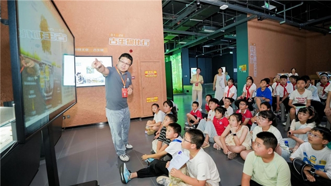第二届青少年科普视听大会:光影启智,科创青少年正当潮(图5) 第二届青少年科普视听大会:光影启智,科创青少年正当潮(图5)