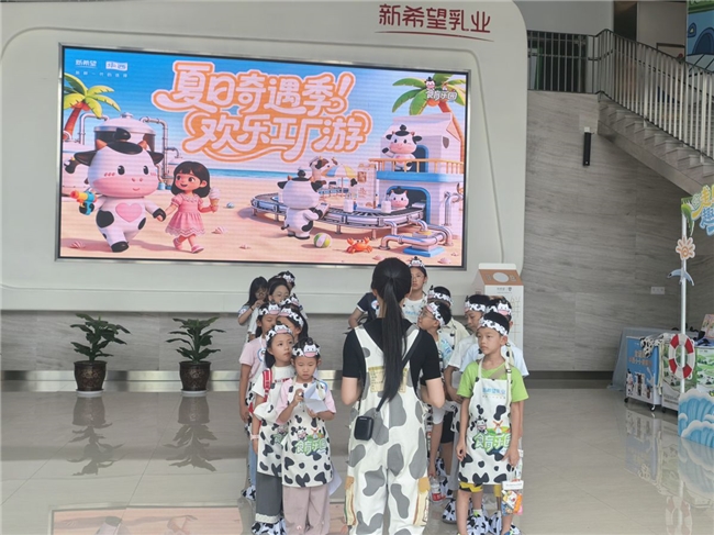 城隍少年行 邻里共成长—— “一杯牛奶是怎样产生的”青少年社会实践活动成功举办(图3)