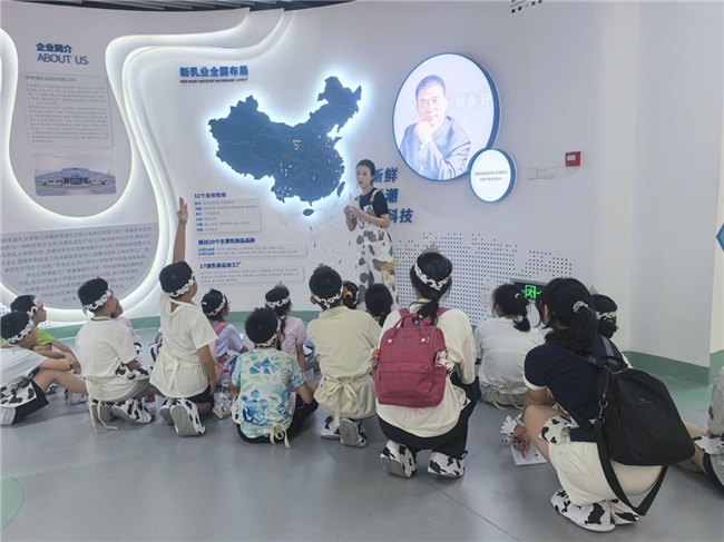 城隍少年行 邻里共成长—— “一杯牛奶是怎样产生的”青少年社会实践活动成功举办(图4)