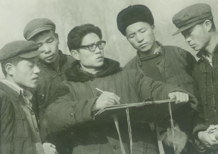 农民画描绘七十载乡村蝶变(图9)