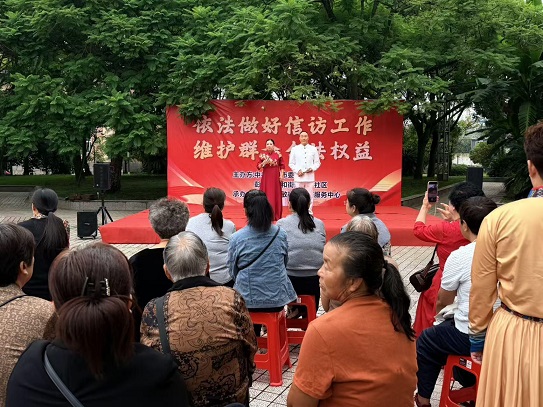 百祥社区开展“依法做好信访工作,维护群众合法权益”主题宣传活动(图3) 百祥社区开展“依法做好信访工作,维护群众合法权益”主题宣传活动(图3)