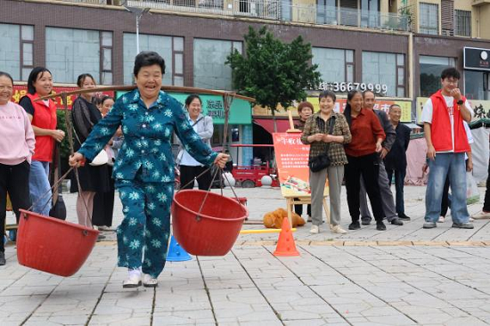 “盛世庆华诞·邻里聚大桥”北斗镇大桥社区举行趣味运动会(图2) 图片2.png